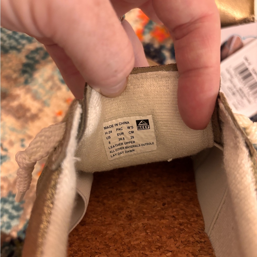 Shimmery gold Reef sneakers - Picture 2 of 10